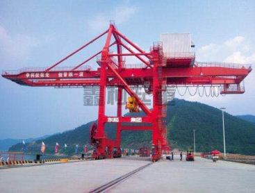 碼頭起重機(jī)怎么防止生銹